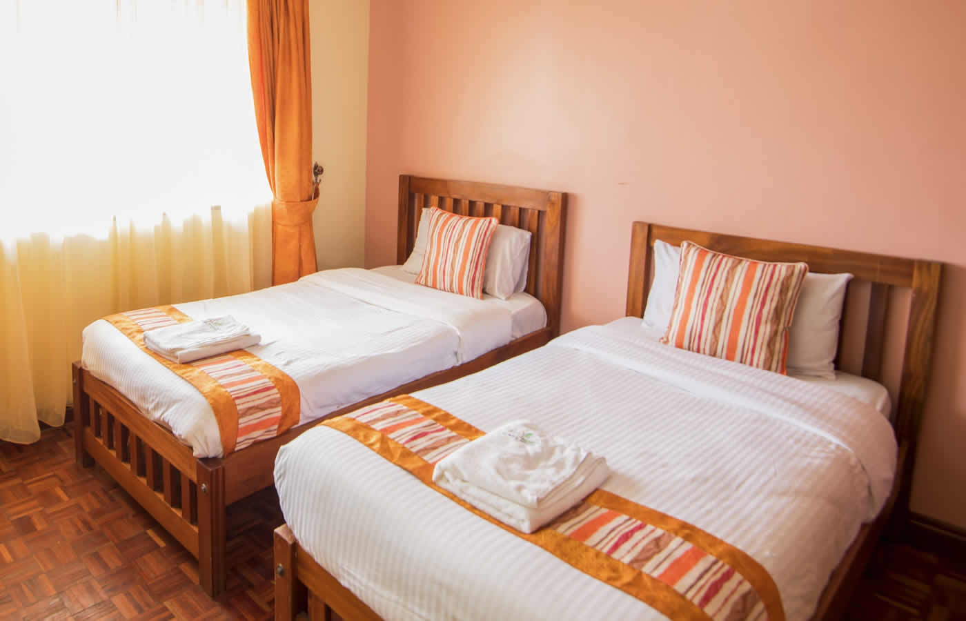 leon villas guesthouse twin bed room